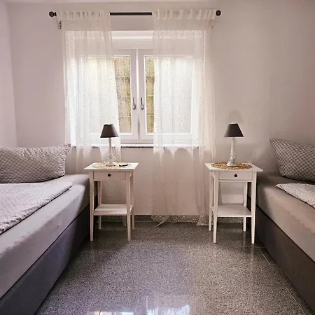 Ferienwohnung Sinsheim זינסהיים